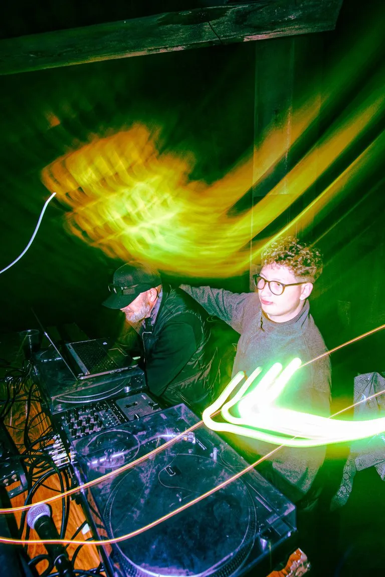 DJ