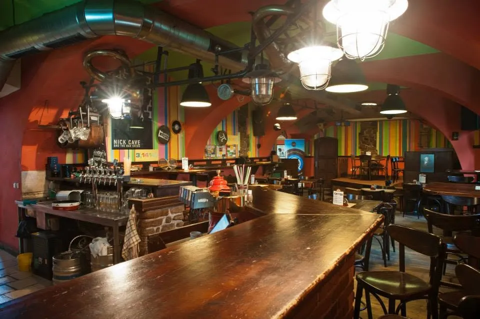 Interiér π Local Club, Písek